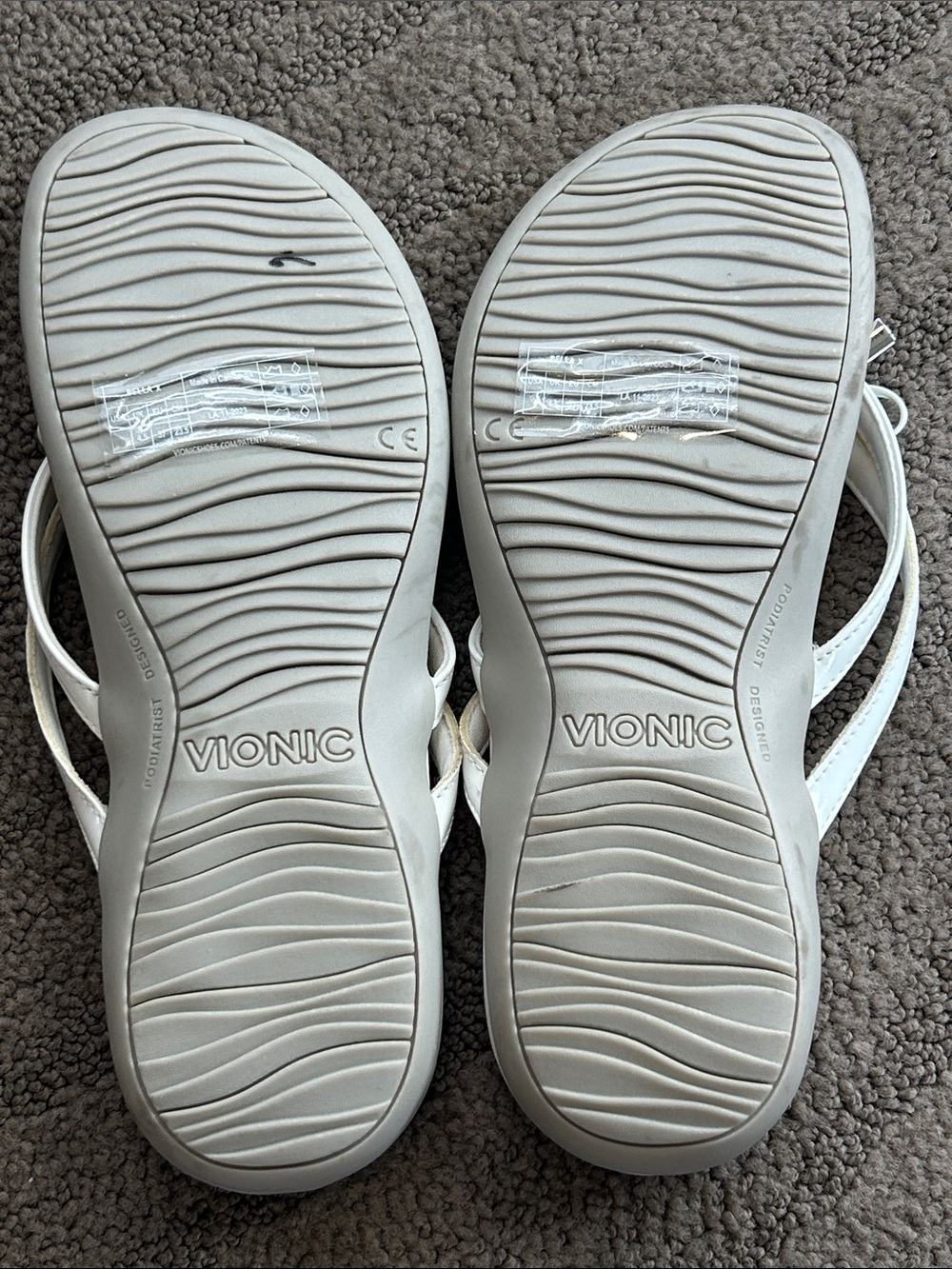 Vionic Bella X Bow Sandals White Patent Leather Size 7 EUC - Picture 4 of 5
